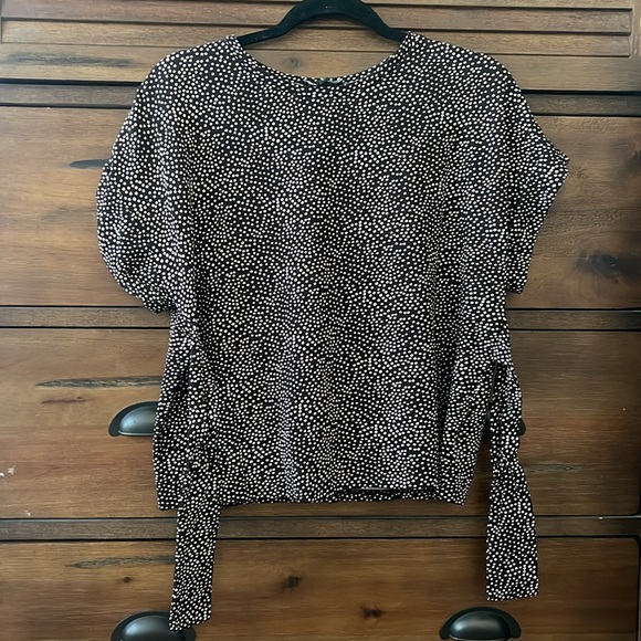 Women’s size small, express blouse with white and pink polkadot detail and tie - Picture 3 of 6